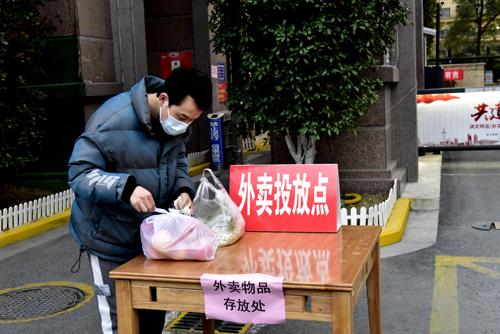 在淮安市区,宋如亚督查了我市巨一首府小区,钵池山公园景区的疫情