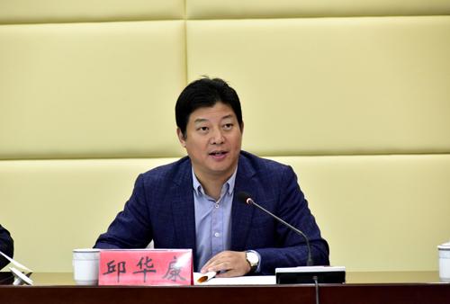 市政协副主席邱华康主持座谈会座谈会现场王亦农代表市住建局汇报提案