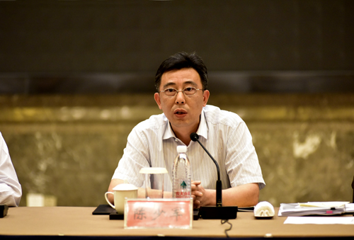 省政府副秘书长陈少军主持座谈会