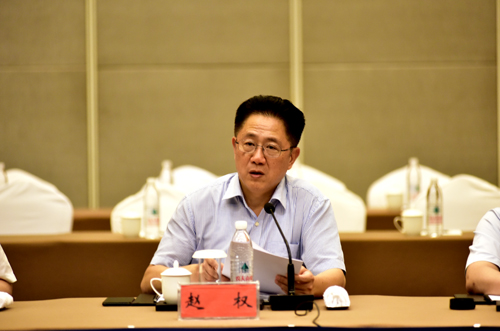 副市长赵权在座谈会上汇报淮安市新型农村社区建设的基本情况