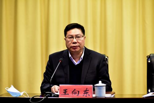 会上,局党委委员,机关党委书记王向东通报传达了市委市政府创建全国