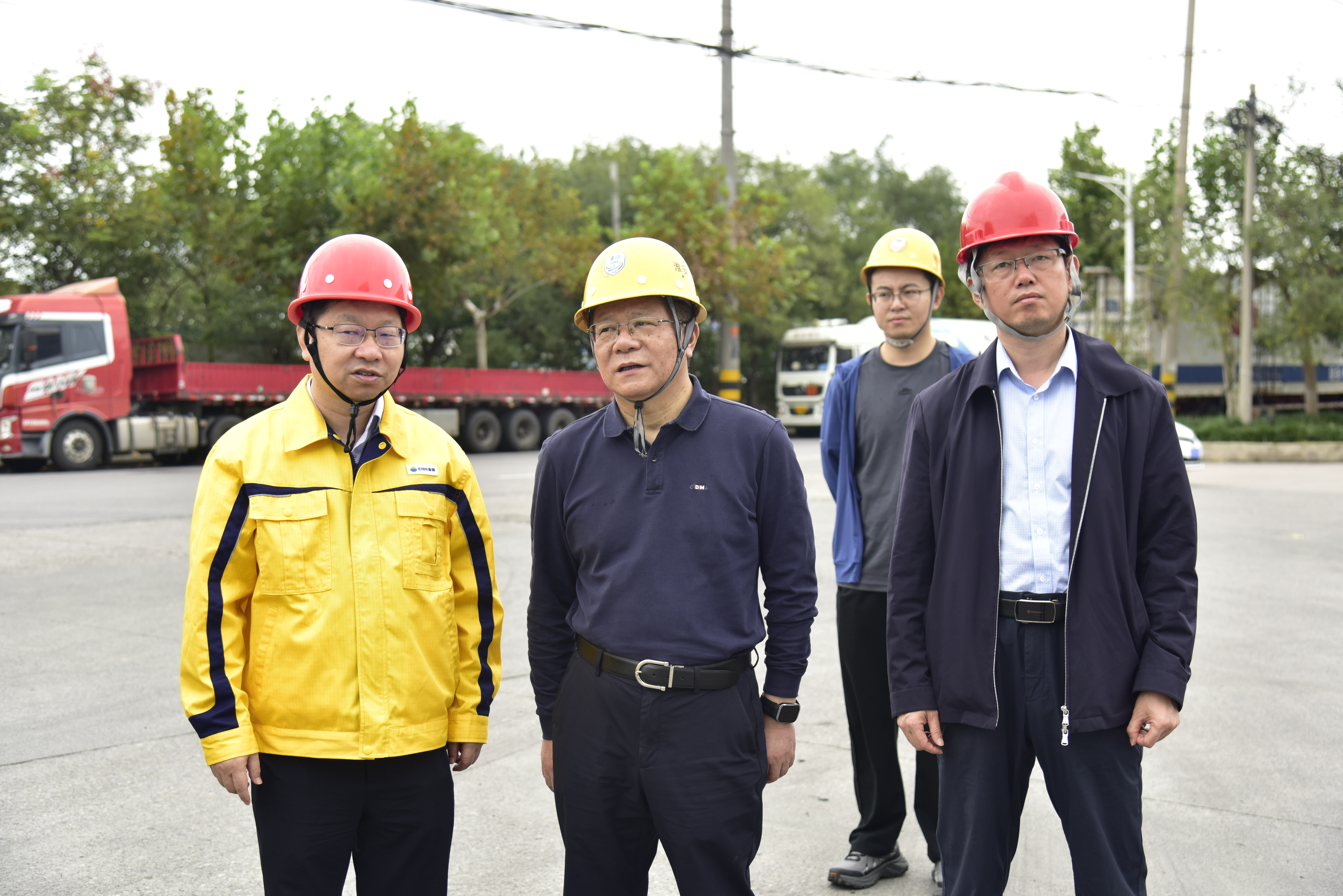 孙邦宾国庆当日带队检查市住建领域安全生产并慰问一...